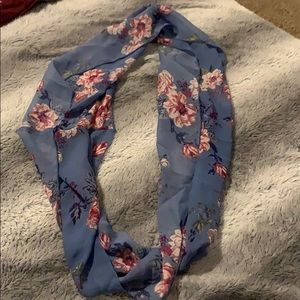 Women’s scarf